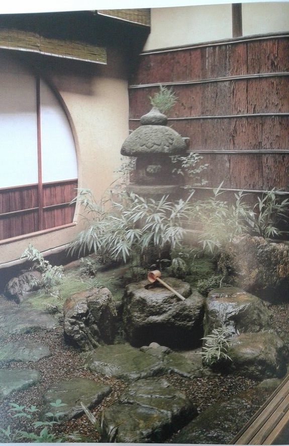 41990652_271853586769850_6403738342176849920_n