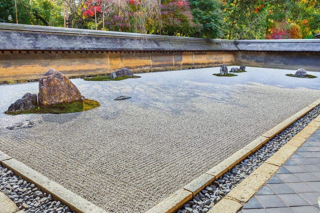 zen-rock-garden-in-ryoanji